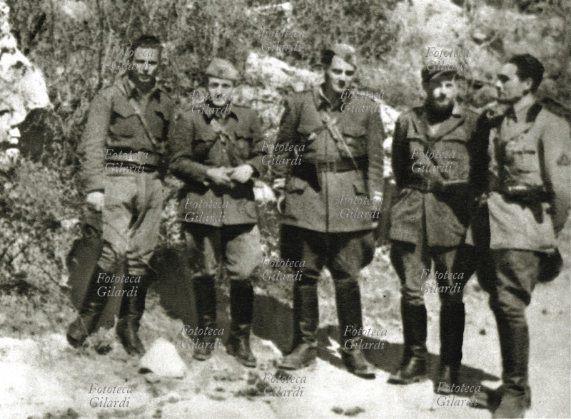 RESISTENZA Comandanti e commissari politici della Divisione Garibaldi Natisone. Da sinistra: Gino Lizzero capo di Stato Maggiore della Natisone, Viktor Avbeli, commissario del IX Korpus sloveno, Joze Borsnars comandante del IX Korpus, Mario Fantini e Giovanni Padoan comandante e commissario della Natisone. Italia 1940-1945