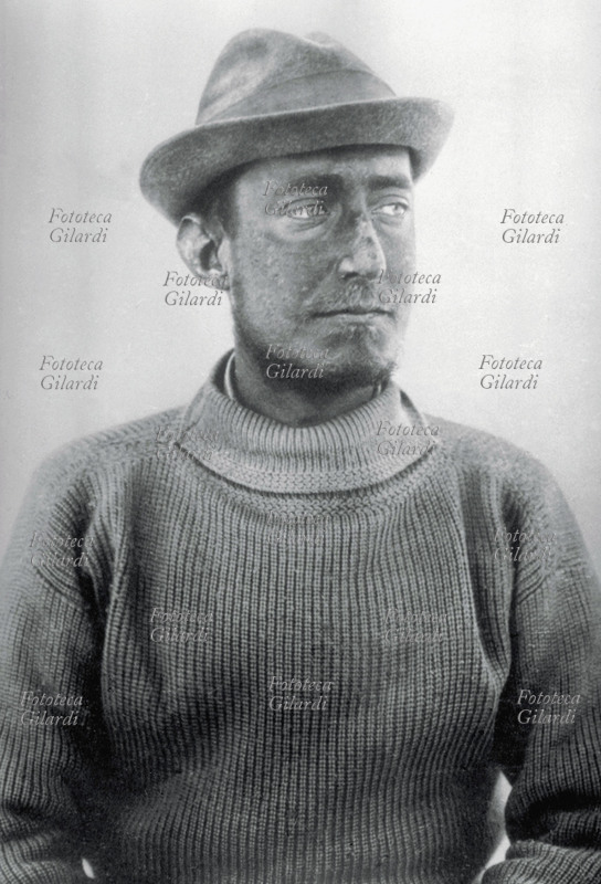 SAVOIA Il Duca degli Abruzzi, Luigi Amedeo, durante la spedizione al Karakorum, a tentare una improbabile salita al K2, abbandonata a quota 6640, dopo aver comunque salito quello che ancora oggi si chiama lo Sperone Abruzzi, che costituisce parte integrante della via \