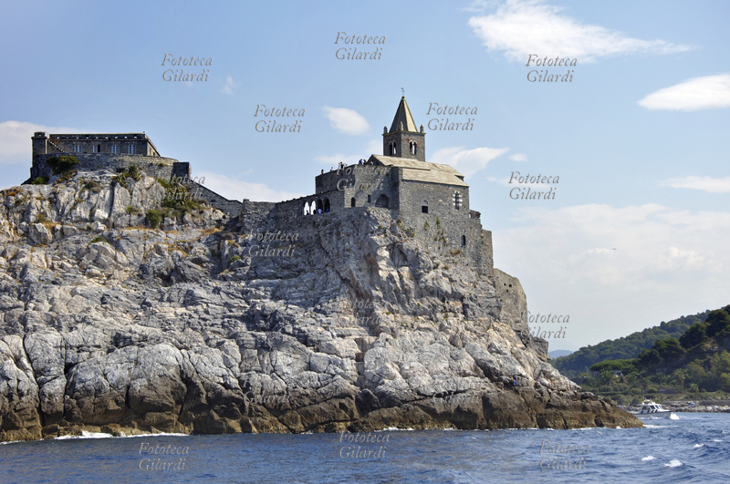 PORTO VENERE Chiesa di San Pietro, vista dal mare. L\