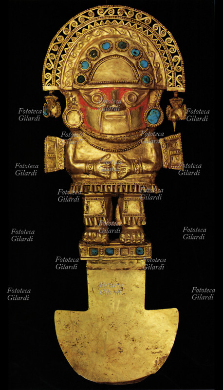 INCAS Arte Chimù, coltello rituale in oro e pietre preziose finemente lavorato con una raffigurazione del dio del Sole Inti, realizzato all\
