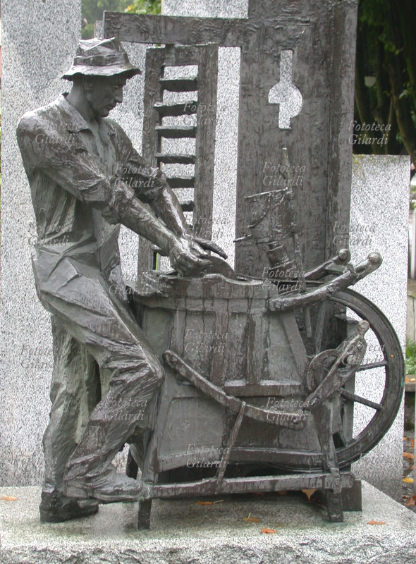 Statua dedicata alla figura del \