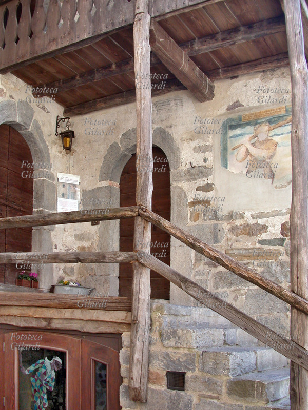 ARCHITETTURA Borgo Medioevale di Oneta (Bergamo) veduta dell\