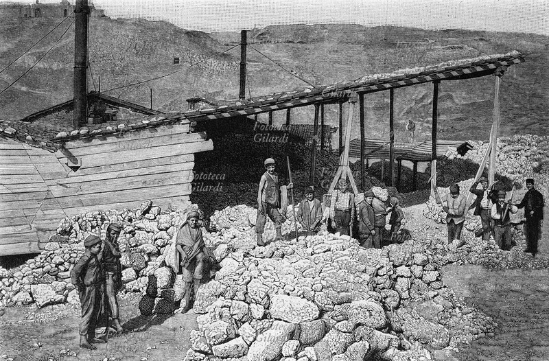 CARUSI nelle solfare, lavorano in esterno, nella miniera. L\