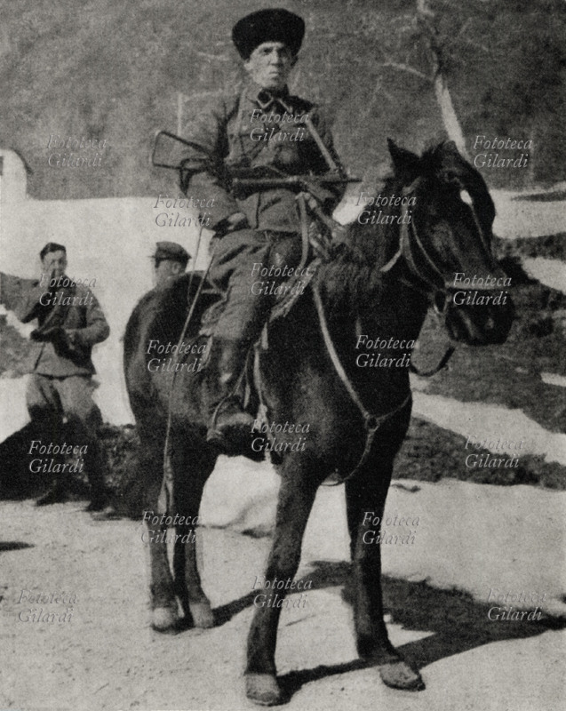 II GUERRA MONDIALE ritratto fotografico di un soldato cosacco a cavallo appartente all\