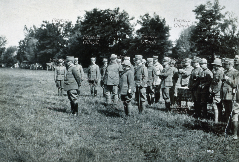 Luigi CADORNA (1850-1928) ritratto in occasione di una premiazione nella zona dell\