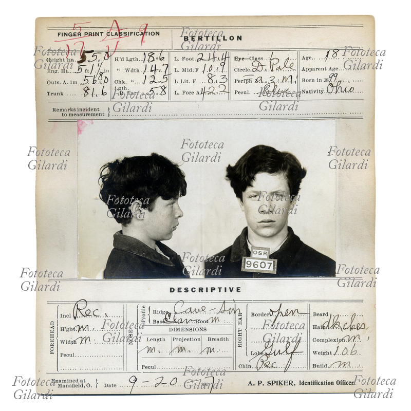 BERTILLON Cartellino with identifying photography and anthropometric data, 1917 arrested Boy in order to have stolen from a store a pair of estimated shoes 16 dollars. Cleveland, Ohio itinerante Extension “Evil Face - the face of the evil” - Collection Fabrizio Urettini (Bertillon5) Credit: Fototeca Gilardi/Fabrizio Urettini