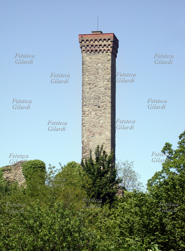 ARQUATA SCRIVIA La Torre medievale è parte di un abitato fortificato costruito in posizione elevata rispetto alla viabilità. Nel 1077 Arquata è proprietà dei membri del ramo estense degli Obertenghi, in seguito entra a far parte dei possedimenti di alcune signorie locali che ne detengono il potere in condominio tra loro. Italia, X - XI secolo