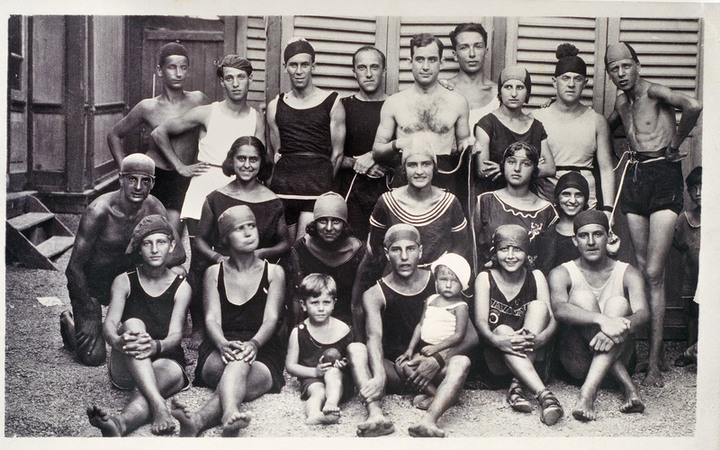 GRUPPO DI RAGAZZI VACANZE AL MARE 1923 GRUPPO DI RAGAZZI VACANZE AL MARE 1923