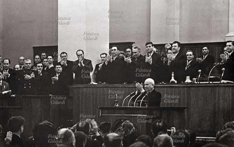 Nikita KRUSCEV (1894-1971) ha terminato la sua relazione al XXI Congresso straordinario del Partito Comunista Unione Sovietica PCUS, sessione finale. Mosca, Febbraio 1959