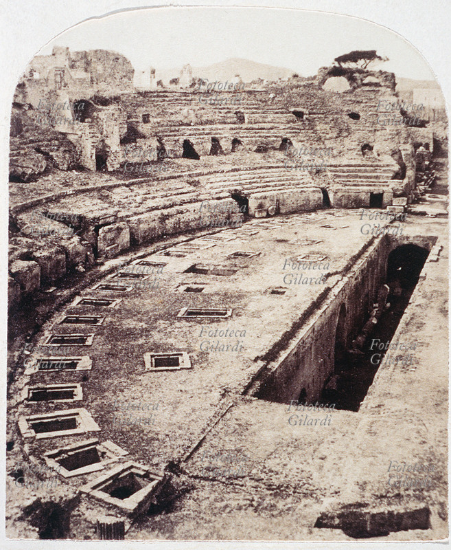 ARCHEOLOGIA arena di Pozzuoli (anfiteatro Flavio) (didascalia originale manoscritta) Fotografia, 1860 circa.