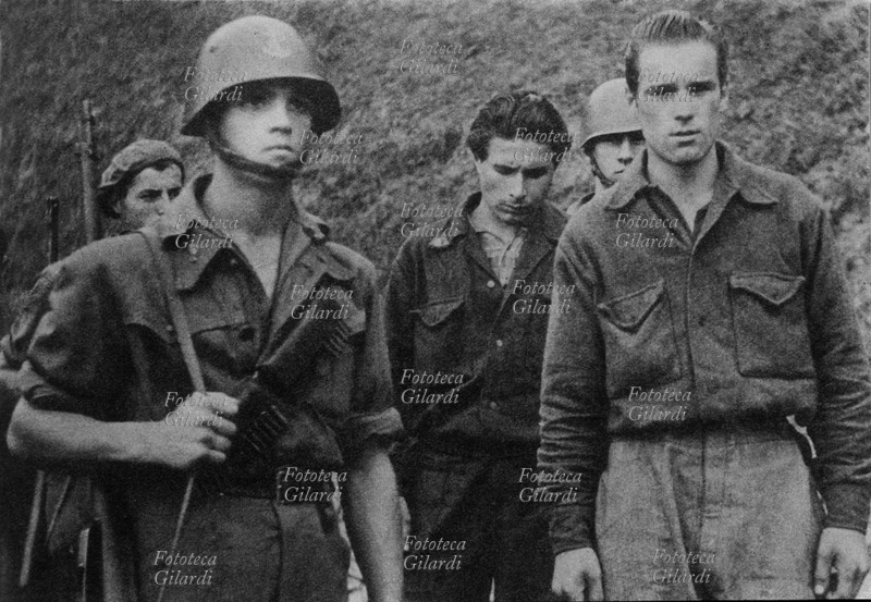 SECONDA GUERRA MONDIALE Resistenza, Appennino ligure. Partigiani catturati durante un rastrellamento fascista dai marinai della divisione \