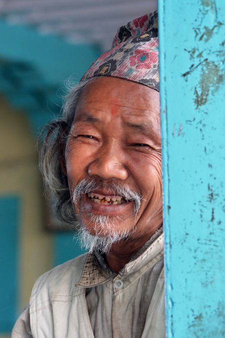 NEPAL RITRATTO DI ANZIANO CHE SORRIDE NEPAL RITRATTO DI ANZIANO CHE SORRIDE