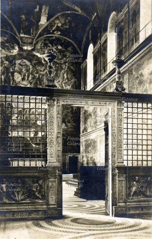 VATICAN PALAZZI Sistine Chapel, entrance from the marble transom and glimpse of the Universal Judgment. Postcard of the period in which the Holy See was unilaterally subject to the Law of the Guaranty, since the Pope lost the temporal power following the events of Porta Pia and the Lateran Pacts had not yet been subscribed. Photography, Rome, circa 1910.