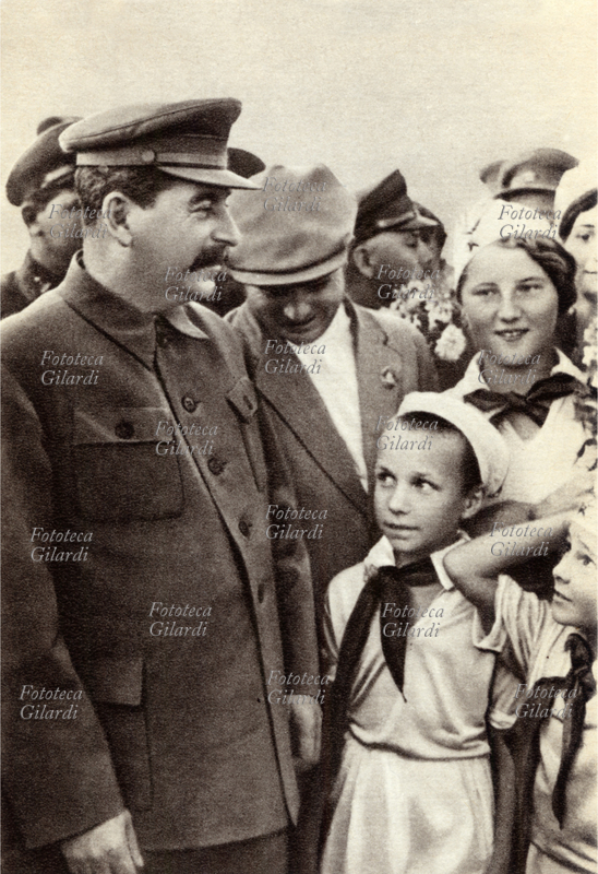 STALIN tra i fanciulli dell\