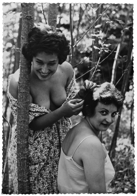 LUCIANA E UN AMICA NEL BOSCO LUCIANA E UN AMICA NEL BOSCO