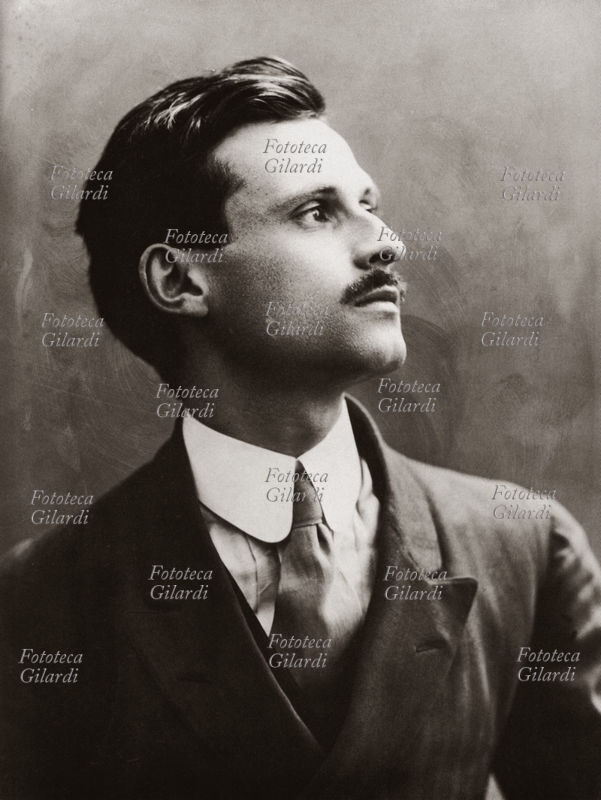 Marino MORETTI (1885-1979) Poeta e narratore italiano crepuscolare. Compose: Poesie scritte col lapis (1910); I puri di cuore (1923); La vedova fioravanti (1941); L\