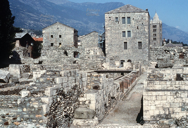 AOSTA veduta sulle rovine del teatro romano edificio costruito in età augustea. Oggi dell\