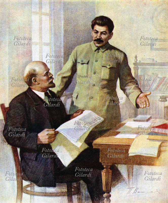 LENIN (1870-1924) e STALIN (1879-1953) discutono su un numero della Pravda fondata da Lenin il 5 maggio 1912. Disegno di P. Vassilev, U.R.S.S. 1920 circa