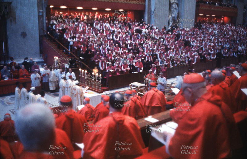 CONCILIO VATICANO II XXI Concilio ecumenico della chiesa cattolica (convocato da Papa Giovanni XXIII e portato a termine da Papa Paolo VI) promuove l\