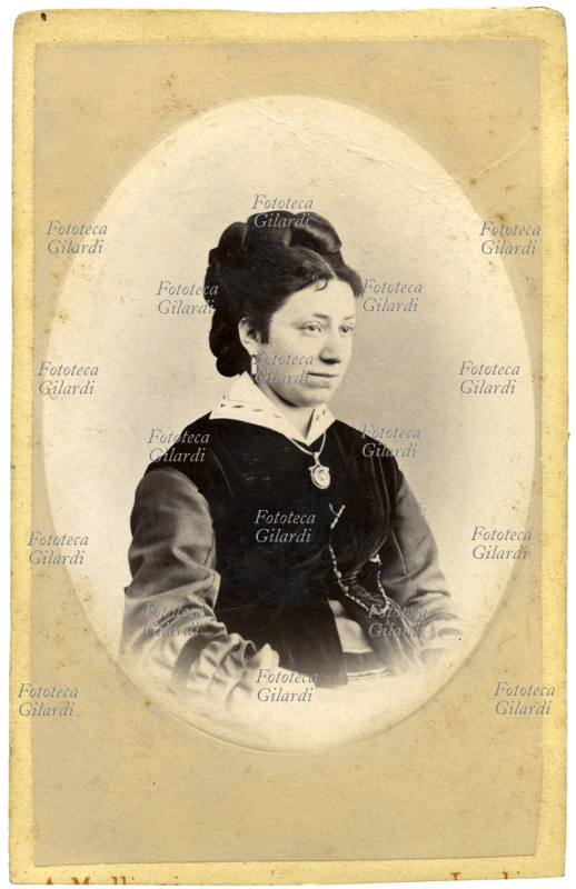 FASHION 1870 circa. Female photographic portrait, in oval photographic cameo. The lady is wearing a velvet dress with a dark bodice. He wears his hair according to the fashion of the time. Italy, second half of the nineteenth century