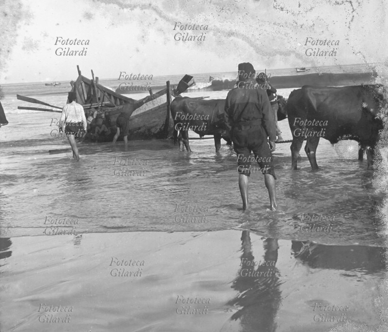 ISRAELE Nazareth: imbarcazioni trainate da buoi. Veduta fotografica, 1900 circa.