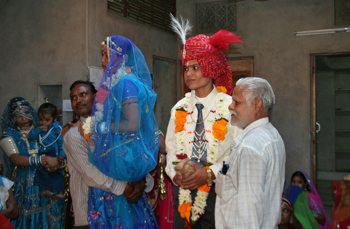 INDIA MOMENTO RITUALE FESTA PREMATRIMONIALE