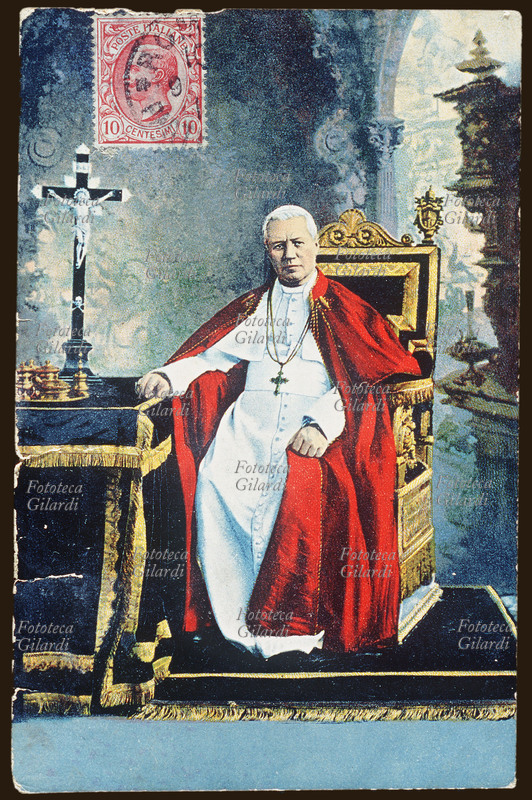 PIO X Ritratto di papa Pio X (al secolo Giuseppe Sarto), già patriarca di Venezia, nato a Riese (Treviso) il 2 giugno 1835, eletto Papa il 4 agosto 1903, morto il 20 agosto 1914. Cartolina cromolitografica, 1910 circa.