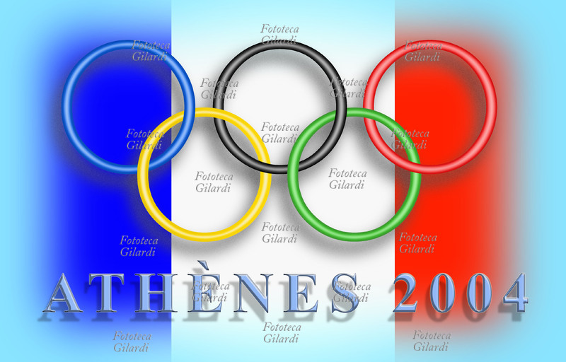 OLIMPIADI Atene 2004 gli anelli simbolo della competizione mondiale disegnati sulla bandiera tricolore della Francia, nazione partecipante ai Giochi. I 5 anelli intecciati furono per la prima volta il simbolo delle Olimpiadi ad Anversa nel 1920 e simboleggiano i 5 continenti: blu Europa, giallo Asia, nero Africa, verde Oceania, rosso America. Atene 2004