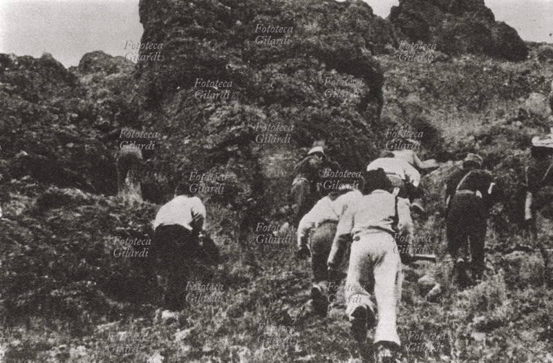 RESISTENZA Una pattuglia partigiana si ritira sull\