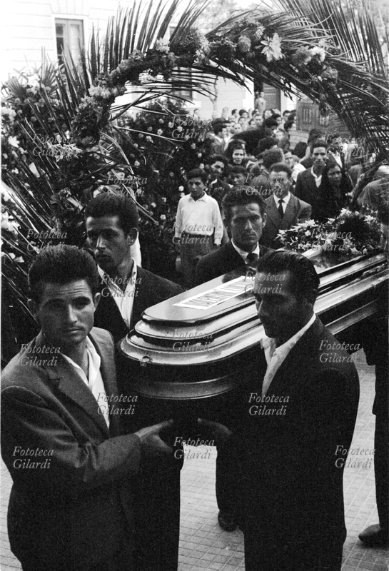 SAN DONACI La bara di Luciano Valentini, una delle vittime dell\