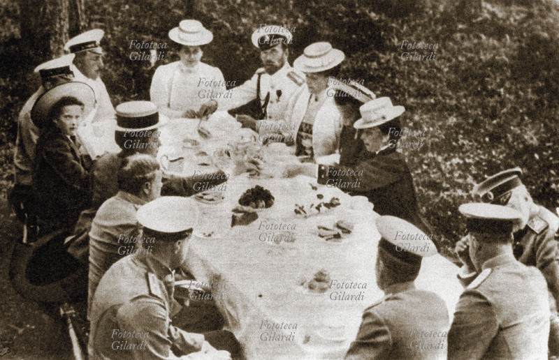 NICOLA II Romanov (1868-1918) Lo zar Nicola II e la zarina Alessandra Feodorovna ad un banchetto all\