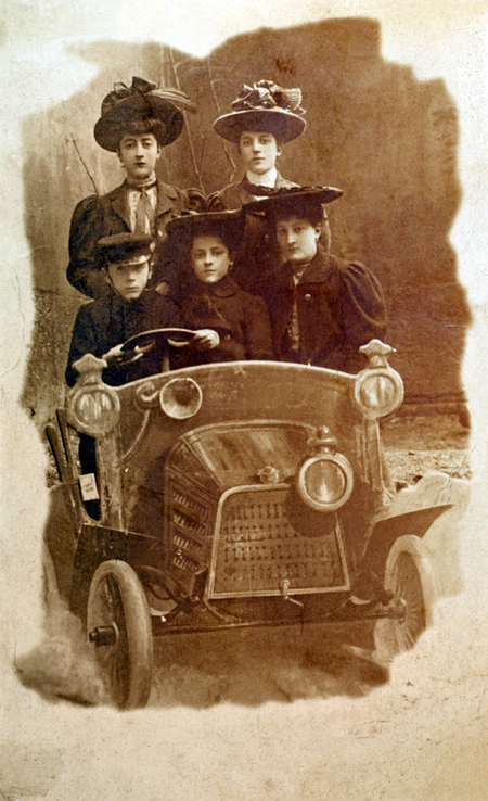 AUTOMOBILE AUTOMOBILE