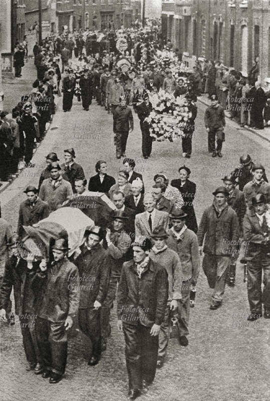MARCINELLE Funerali delle vittime italiane del disastro minerario di Marcinelle avvenuto l\
