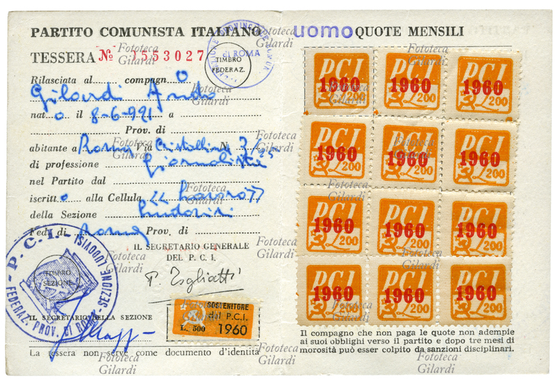 PCI La tessera del Partito Comunista Italiano del 1960: interno della tessera "Sostenitore del P.C.I." N° 0553027 appartenuta ad Ando Gilardi, con timbro a firma del segretario Palmiro Togliatti. Sulla destra il timbro "uomo" accanto al casellario per l\