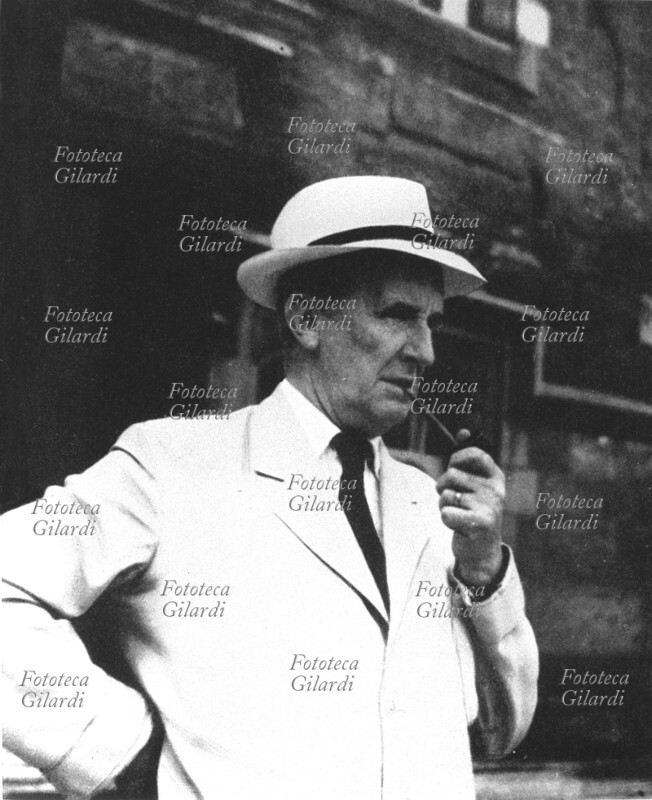 J. R. R. TOLKIEN (3 gennaio 1892 – 2 settembre 1973), scrittore, filologo, glottoteta e linguista britannico, ha ideato un universo fantastico letterario, completo di lingue e cartografia, nel quale ha ambientato \