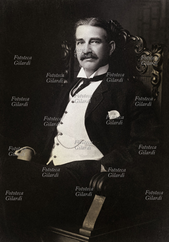 Frank Lyman BAUM (1856-1919) giornalista, commesso viaggiatore e scrittore statunitense. Il suo primo libro di successo fu \