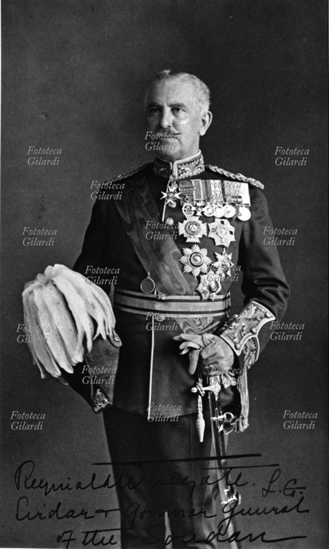 Sir Francis Reginald WINGATE (1861-1953) generale britannico e governatore del Sudan anglo-egiziano, primo baronetto Wingate di Port Sudan. Protagonista della guerra Mahdista, pubblicò un prezioso saggio su Muhammad Ahmad e sugli eventi coloniali in Sudan prima del 1891, raccolse inoltre molto materiale storiografico ed etnologico. Ritratto autografo dal fondo \