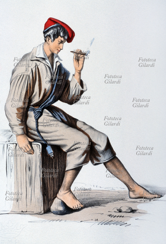 NAPOLI costume tradizionale maschile. Il giovane scalzo, fuma un grosso sigaro, seduto su una cassa da nave. Tavola n. 22 da \