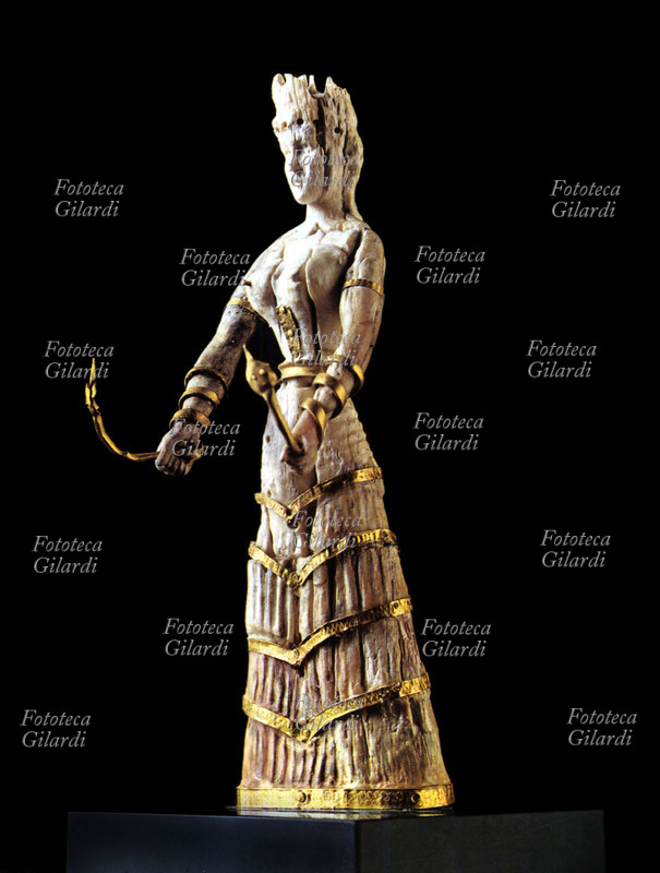 ANTICA GRECIA Dea con serpenti, statuetta in avorio e oro proveniente dal Palazzo di Minosse a Cnosso, arte minoica del XVI secolo a.C.