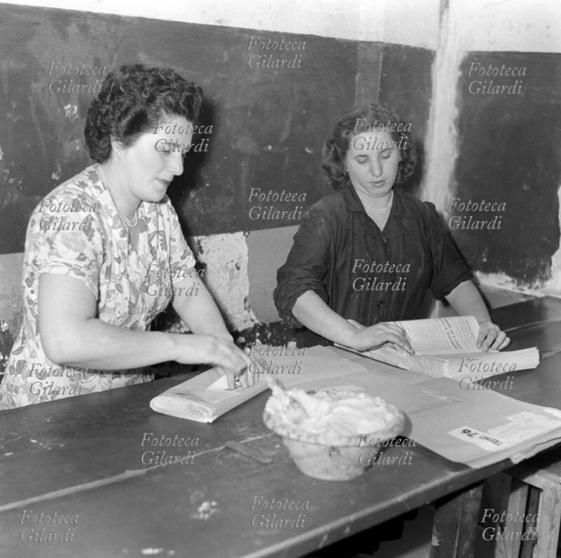 TYPOGRAPHY preparation of shipping packages of copies of a small newspaper for distribution. The image is part of a large series on #work-in-typography which the photographer had always been passionate about over the years, in various locations. Photograph by Ando Gilardi (1921 - 2012) #andogilardi, Italy 1952.