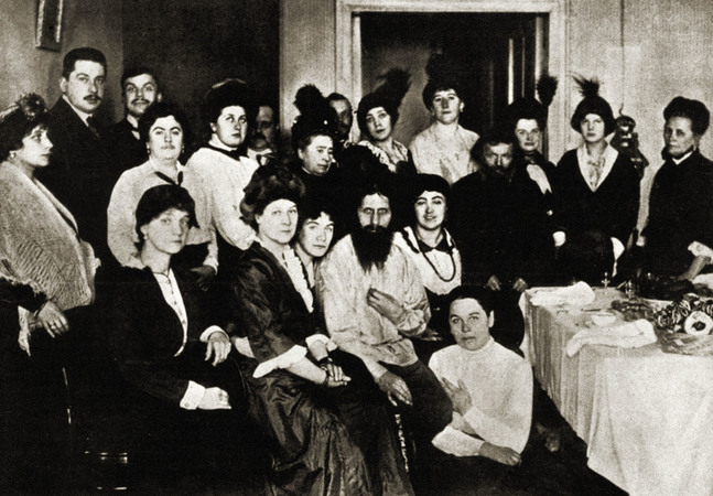RASPUTIN RITRATTO INSIEME ALLA SUA CORTE 1916 RASPUTIN RITRATTO INSIEME ALLA SUA CORTE 1916