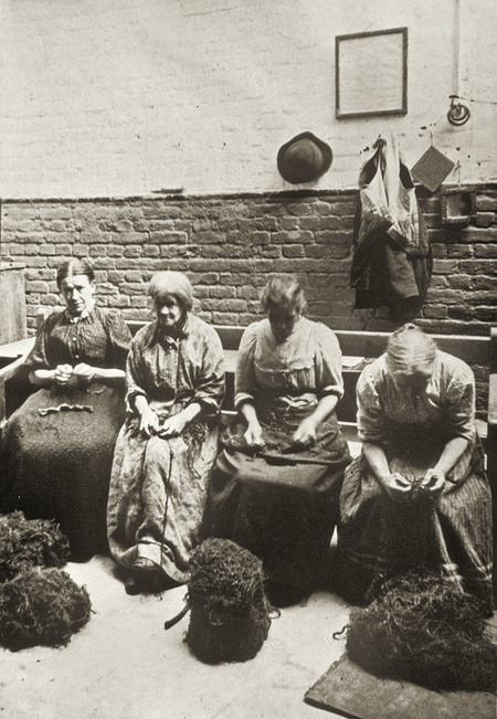 MESTIERI LE CARDATRICI DI FUNI MESTIERI LE CARDATRICI DI FUNI