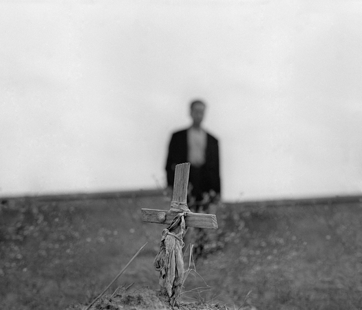 CIMITERO PER L ECCIDIO DI MELISSA CIMITERO PER L ECCIDIO DI MELISSA
