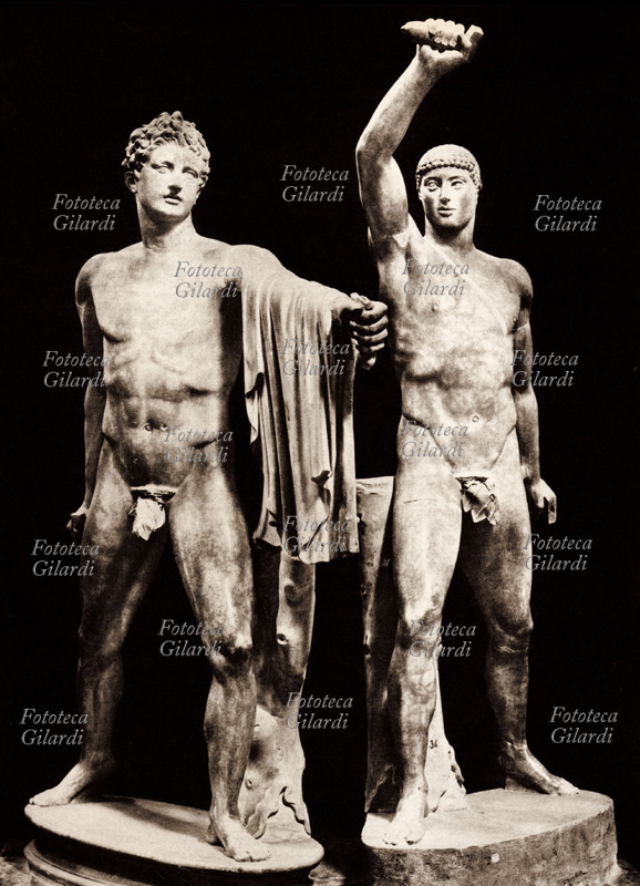 I TIRANNICIDI Armodio e Aristogitone, eroi greci che nel 514 a.C. attentarono alla vita dei tiranni di Atene, Ippia e Ipparco. Ipparco fu ucciso ma, nella reazione che ne seguì, caddero anche i due tirannicidi. Copia in marmo romana della statua originale greca, I - II secolo d.C.