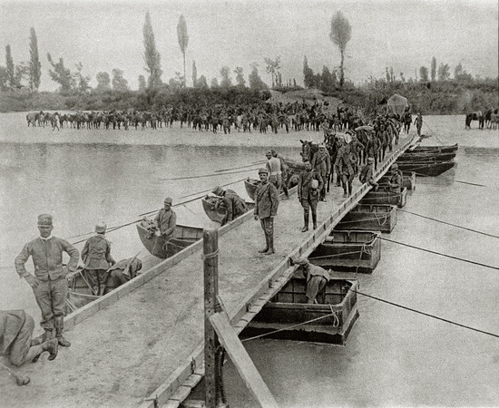 PONTE DI BARCHE SUL FIUME ISONZO 1915