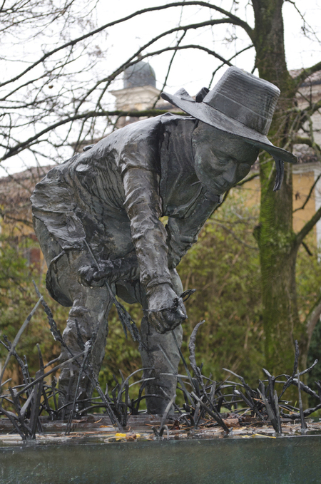 MONUMENT TO THE WEDGE WOMAN RONCOFERRARO
