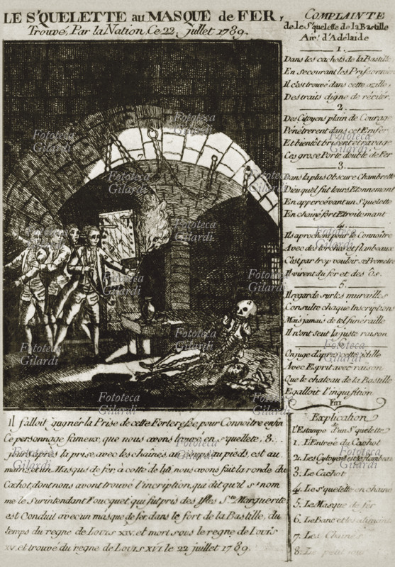 FRANCIA I rivoluzionari trovano alla presa della Bastiglia i resti dello scheletro con la maschera di ferro. Illustrazione da manoscritto che alimenta la storia leggendaria e misteriosa della \