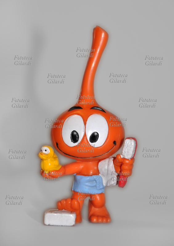 GIOCHI COLLEZIONISMO Snorkie arancione, con salvietta e spazzolino da denti;-piccolo personaggio in latex, protagonsita del fumetto e cartoni animati che raccontano le vicende del popolo degli Snorkies. 1980
