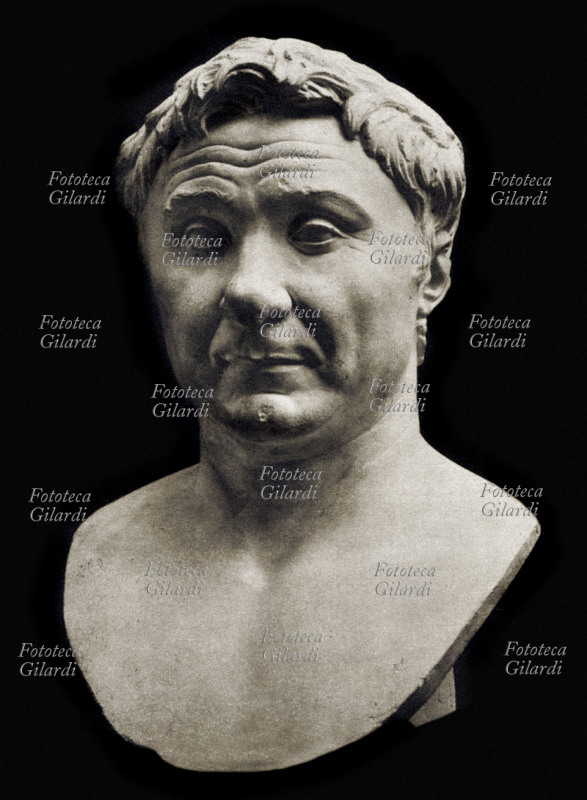GNEO POMPEO MAGNO (106 a.C. - 48 a.C.) è il più noto personaggio della gens Pompea. Generale e politico della Repubblica Romana, fu prima alleato e poi avversario di Cesare. Busto in marmo, I a.C.