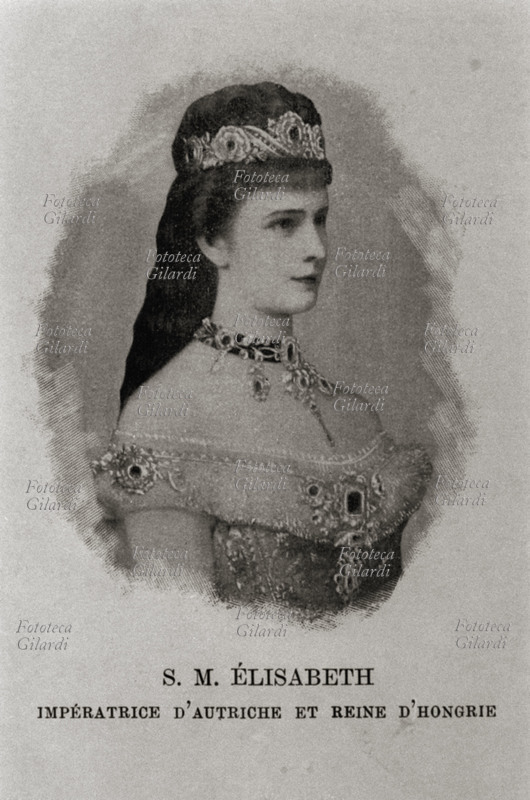 ELISABETTA DI BAVIERA (1837-1898) Primo piano di profilo. Ritratto fotografico giovanile dell\